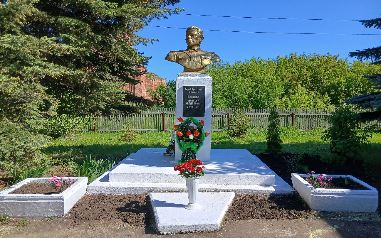 Бюст Наганова Алексея Федоровича.