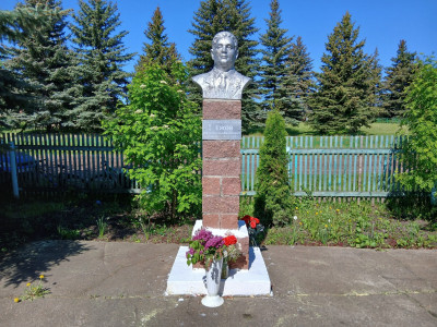 Бюст Ежова Константина Андреевича.