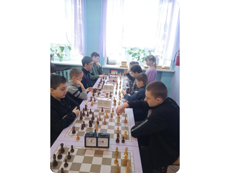 Открытое первенство по шахматам среди школьников района.