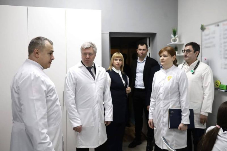 Алексей Русских навестил бойцов в ульяновском военном госпитале.