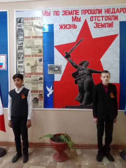 «Стена памяти» с фотографиями участников Великой Отечественной войны.